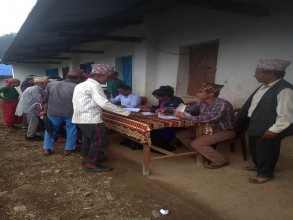 बैतडीको  मेलौलीमा गाउँ -गाउँमा गएर सामाजिक सुरक्षा भत्ता वितरण  